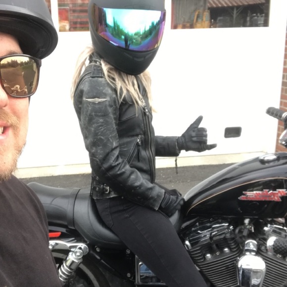 Meet your Posher, Ciara - Picture 2 of 3